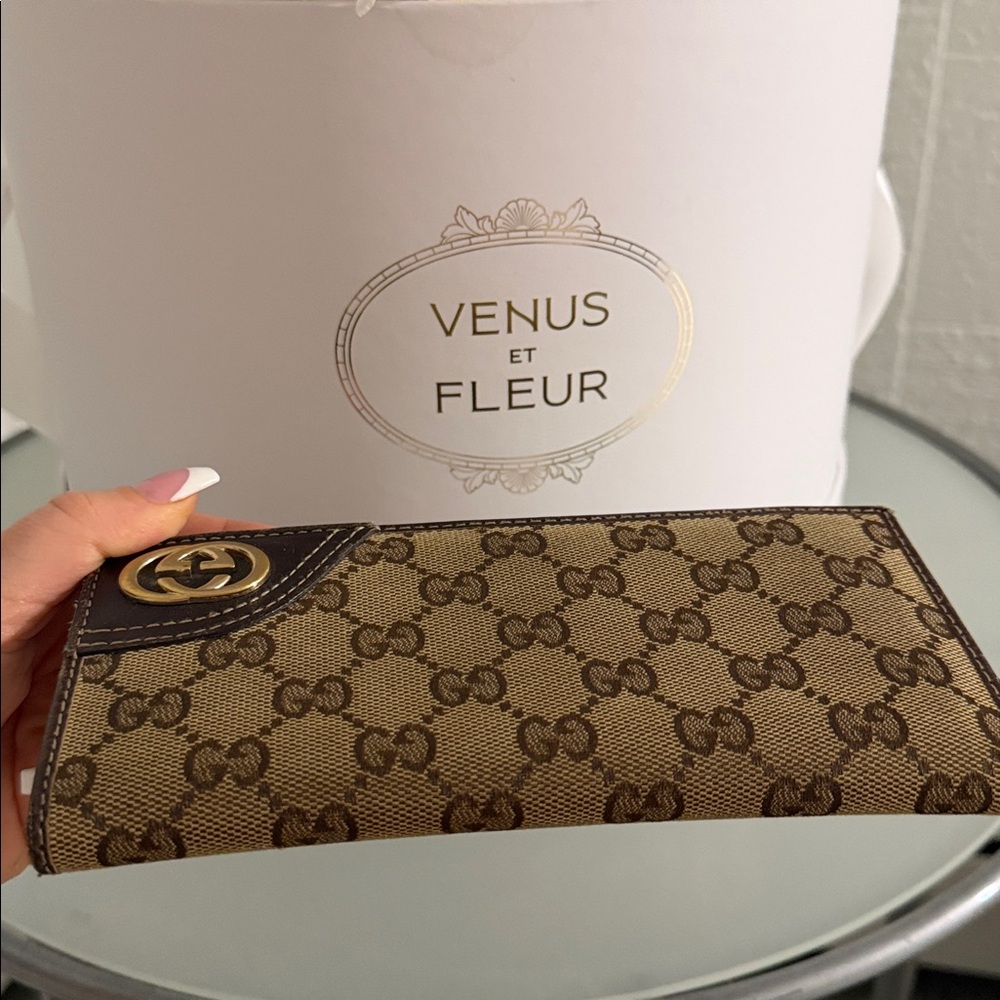 Gucci Beige and Brown GG Canvas Continental Wallet with Gold Logo - Picture 4 of 9